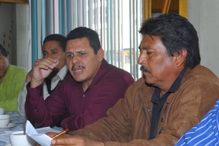 Protesta. José Luis Nava (cen.), coordinador del Movimiento Magisterial lanzó ayer un ultimátum al Gobierno estatal.