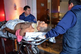 El líder de los grupos de autodefensa, Juan Manuel Mireles Valverde en una imagen cuando fue ingresado a un hospital el 4 de enero de 2014. (Archivo)