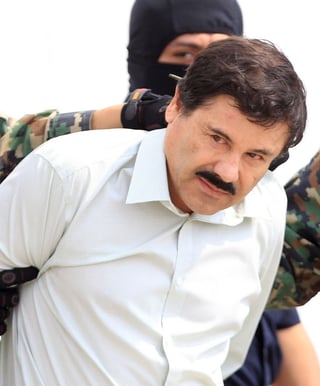 Detención. Elementos de la Secretaría de Marina trasladan a Joaquín 'El Chapo' Guzmán Loera, jefe del cártel de Sinaloa. 