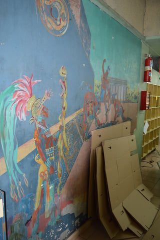 En riesgo. El mural del 'México Prehispánico' en el interior del edificio de la papelería 'El Modelo' podría ser destruido.