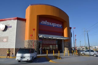 Minutos después de las 5:00 de la tarde de hoy, dos sujetos armados ingresaron a la tienda Al Super, ubicada sobre el bulevar Rodríguez Triana y Laguna Sur. (EL SIGLO DE TORREÓN)