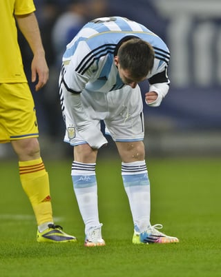 Messi vomitó en el partiido ante Rumania. (AP)