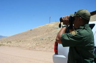 Mondragón y Kalb acordó con las autoridades del país vecino continuar y mejorar los patrullajes coordinados entre la Policía Federal y la US Border Patrol, establecidos en junio de 2013 como parte de la iniciativa de la coordinación transfronteriza. (ARCHIVO)