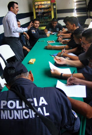 Confianza. Las pruebas y certificación de confianza se aplicarán a más de 170 policías municipales de la ciudad. 