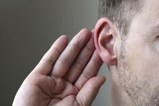 Daños. Los jóvenes muestran problemas de audición. 