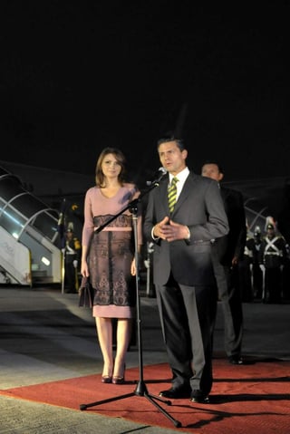 Enrique Peña Nieto llegó a Ecuador acompañado de su esposa, Angélica Rivera. (Notimex) 