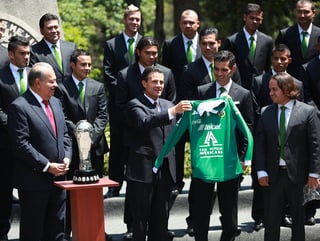 El presidente de México recibió al actual campeón del futbol mexicano, el club León, en la residencia de Los Pinos. (EL UNIVERSAL)