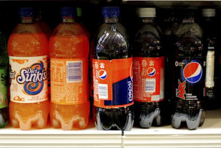 Ventas. Se recomienda incluir a los refrescos y las bebidas azucaradas como productos explícitamente prohibidos, según la solicitud emitida.
