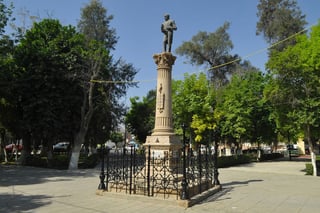 Reconocimiento en Lerdo. En Lerdo se le colocó un monumento histórico a Benito Juárez,  además de una plazuela que lleva su nombre en el primer cuadro de la ciudad. 