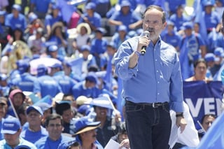 Apertura. El candidato a la presidencia nacional del PAN Gustavo Madero, en campaña. 