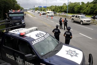 Operativos. Elementos de la Policía Federal realizan operativos permanentes en las afueras de la ciudad. 