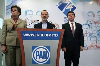 Dirigencia. Cecilia Romero y Gustavo Madero durante la conferencia de prensa sobre la celebración de la fundación del partido. 