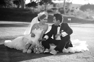 Srita. Fanny Cristina Sotomayor Ruiz y Gerson Arturo Martínez Rangel luciendo muy felices  el día de su boda.- Érick Sotomayor Fotografía

