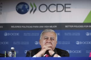Educación. En la imagen, el secretario de Educación, Emilio Chuayffet. México es uno de los peores calificados en la OCDE.