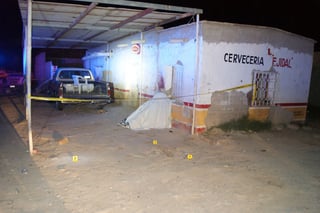 Homicidio. Un hombre fue asesinado a balazos en el exterior de una cervecería en el ejido Arturo Martínez Adame de Gómez Palacio.