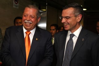 Reunión.- El gobernador de Tamaulipas Egidio Torre (izq.), en reunión con el director general de Pemex Juan José Suárez Coppel.