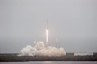 El cohete despegó a la hora 19:25 GMT desde el complejo 40 de lanzamientos en la costa atlántica. (EFE)