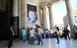 Homenaje. En el Palacio de Bellas Artes resaltan las imágenes del escritor a quien se le rendirá un majestuoso homenaje este lunes.