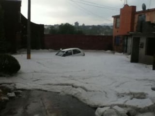 Daño. En la ciudad de Ixtapaluca se registró una fuerte granizada el pasado 15 de abril que dejó cientos de casas dañadas. 