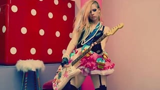 Avril Lavigne estrenó el video del cuarto sencillo de su disco homónimo, Hello Kitty. (YouTube) 