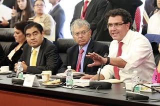 Congreso. Los perredistas Dolores Padierna, Miguel Barbosa, Manuel Camacho Solís y Armando Ríos Piter, durante la reunión de las comisiones del Senado.