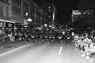 Banda de Guerra y Banda de Música del Instituto Gómez Palacio, en el desfile iluminado más grande de los Estados Unidos.
