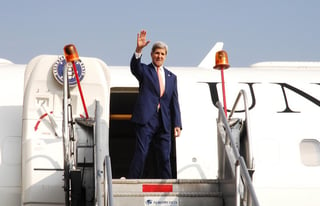 John Kerry fue despedido en el Aeropuerto Internacional de la Ciudad de México (AICM) por el canciller José Antonio Meade Kuribreña. (Archivo)