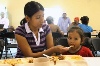 Un total de 60 mil pobladores de diferentes zonas de la entidad, se benefician de los alimentos que diariamente se ofrecen en los 500 Comedores Comunitarios que se encuentran funcionando en el estado.