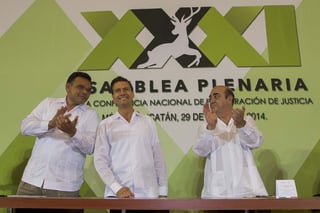 Inauguración. De izquierda a derecha, Rolando Zapata, el presidente Enrique Peña Nieto y Jesús Murillo Karam.
