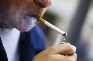 Riesgos en la salud. De acuerdo con especialistas, la adicción al tabaco además aumenta el riesgo de padecer cáncer del pulmón y otras patologías crónicas.
