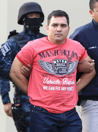 Arresto. Policías federales custodian a Juan José Rodríguez García, alias 'Juan Perros'.