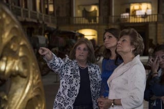 Angélica Rivera de Peña, esposa del presidente mexicano Enrique Peña, recorrió el Museo Nacional de las Carrozas en Portugal. (Twitter)