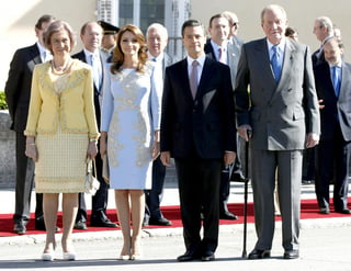 Los reyes recibieron al presidente Enrique Peña Nieto y a su esposa en el Palacio del Pardo, próximo a Madrid, residencia oficial de los jefes de Estado que visitan España. (EFE) 