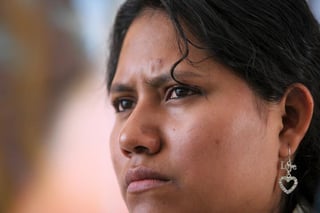 Valentina Rosendo Cantú, una indígena tlapaneca de 17 años de edad, fue violada por dos soldados del Ejército mexicano mientras seis más observaban la agresión.