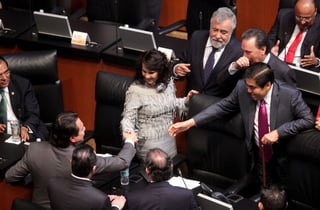 Reunión. Los legisladores Dolores Padierna, Alejandro Encinas, Emilio Gamboa Patrón y Miguel Barbosa durante la sesión.