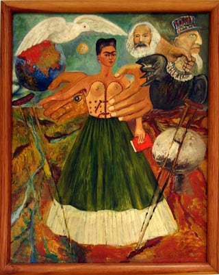 'El Marxismo dará salud a los enfermos' está enriquecido con símbolos muy auténticos de Kahlo y que muestran su estado y postura. (ESPECIAL)