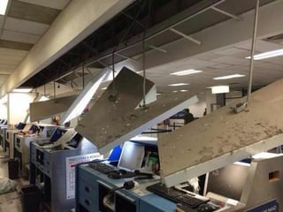 En el aeropuerto de Tapachula, hubo desprendimiento de techos y caída de algunos mostradores. (Twitter)
