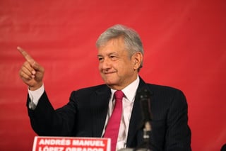 Feliz. Andrés Manuel López Obrador se congratuló de que Morena ya sea un partido político.