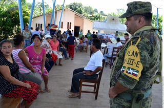 Ayuda. En el poblado Guatimoc, 186 personas reciben alimentación y atención médica.