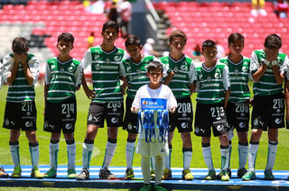 Los Guerreritos se quedaron con el subcampeonato nacional tras caer 2-0 ante las Chivas Rayadas del Guadalajara en el Estadio Azteca. Santos Sub-13 cae en la final frente al Rebaño Sagrado