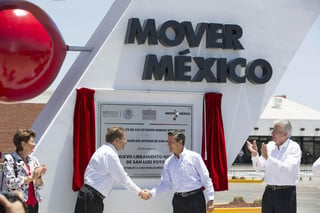El presidente Enrique Peña Nieto durante la entrega del Nuevo Libramiento Norte de la entidad, este lunes. (El Universal)