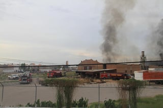 Un corto circuito pudo haber sido la causa de que hoy por la tarde se incendiará una fábrica de muebles rústicos. (El Siglo de Torreón) 