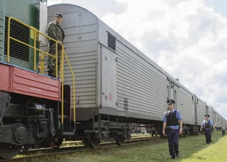 El tren con los restos de las víctimas del avión malasio partió rumbo a Járkov. (EFE) 
