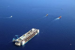 Según lo previsto, el Costa Concordia debería estar llegando a Génova el próximo sábado y el ingreso al puerto está programado para el domingo. (EFE)