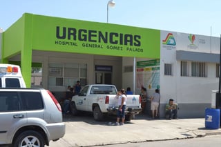 Atención. La pareja que iba en la motocicleta fue llevada al Hospital General de Gómez Palacio.
