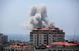 Más bombardeos. Tanto Israel como Hamas rechazaron continuar con la tregua humanitaria. (AP)