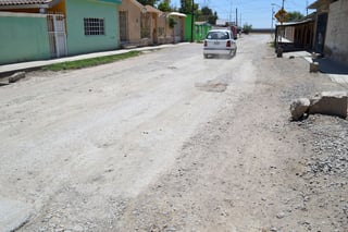 Mal estado. Casi la todas las calles del ejido La Concha se encuentran destruidas, en algunos casos nunca fueron pavimentadas.