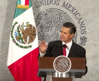 Enrique Peña Nieto dijo que con la suma de esfuerzos y capacidades entre dependencias federales y gobiernos locales en el primer semestre de 2014 el número de homicidios dolosos en el país fue 26.7% menor al registrado en el primer semestre de 2012. (Archivo)