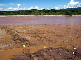 La mancha anaranjada de al menos 60 kilómetros de largo recorrió los municipios de Arizpe, Banamichi, Baviacora, Aconchi, Cananea, Hermosillo y Ures, Sonora.