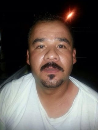  Oficiales de la Policía del Estado detuvieron a Eliud Salazar Ferrer, de 36 años de edad, con 30 envoltorios con polvo blanco sólido (piedra) cocaína y dinero en efectivo.